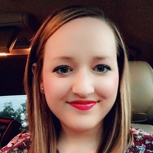 Meet your Posher, Whitney